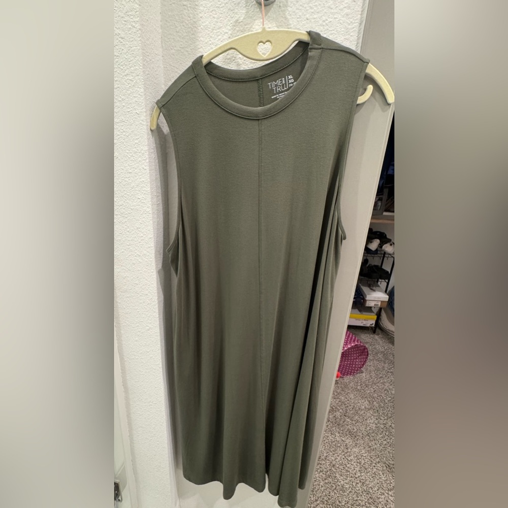 Green sleeveless dress
